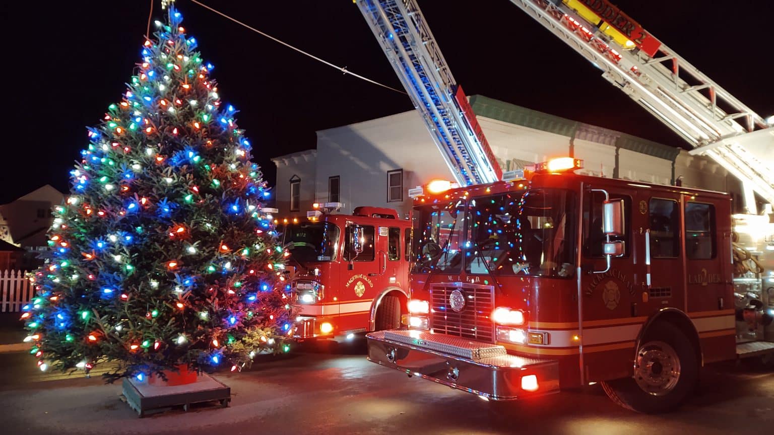 The Restless Viking Mackinac Island Christmas Tree Lighting Lowell's